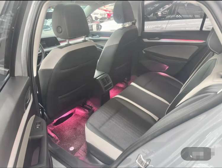 Volkswagen Golf 280TSI DSG Pro 4