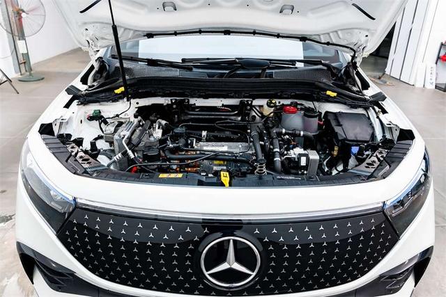 Mercedes EQA 260 5