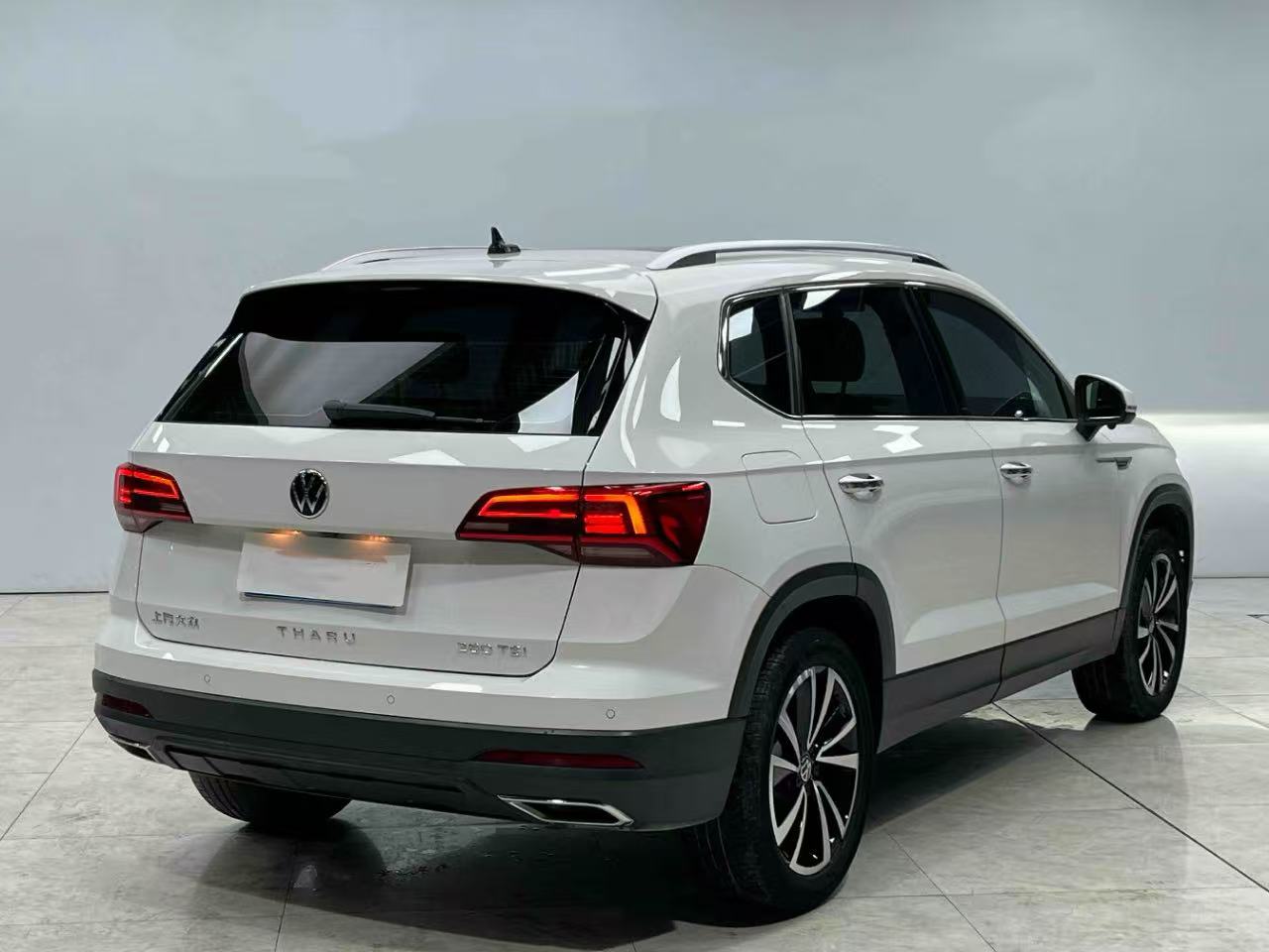 Volkswagen T-Roc 3