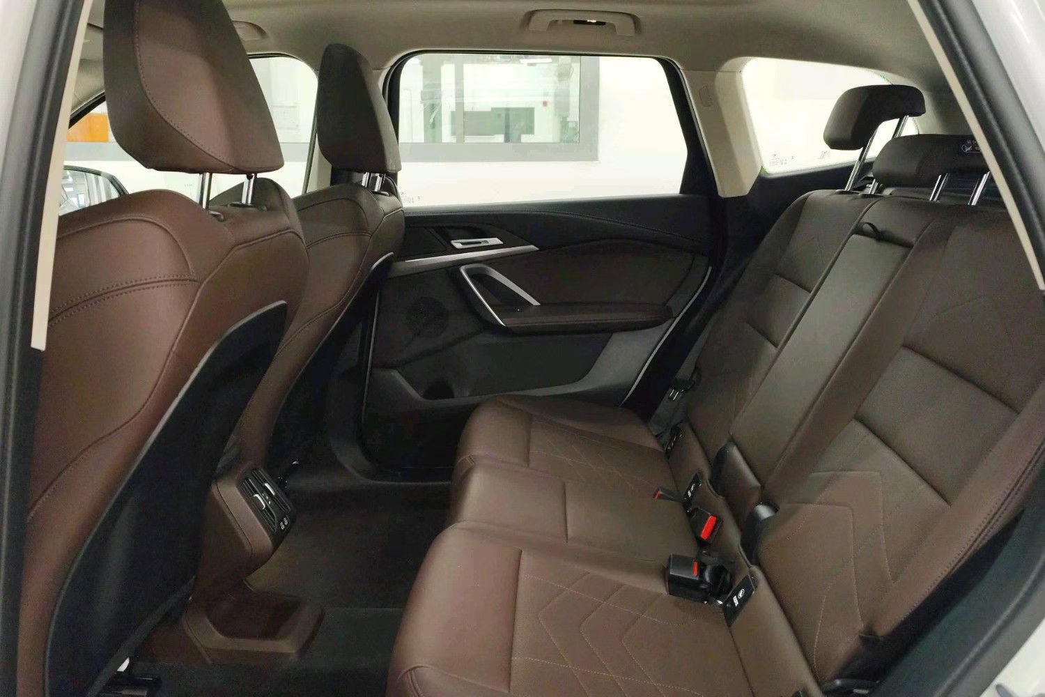 2025 BMW iX1 eDrive25L M Sport 3