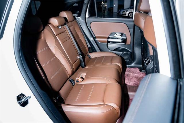 Mercedes EQA 260 4
