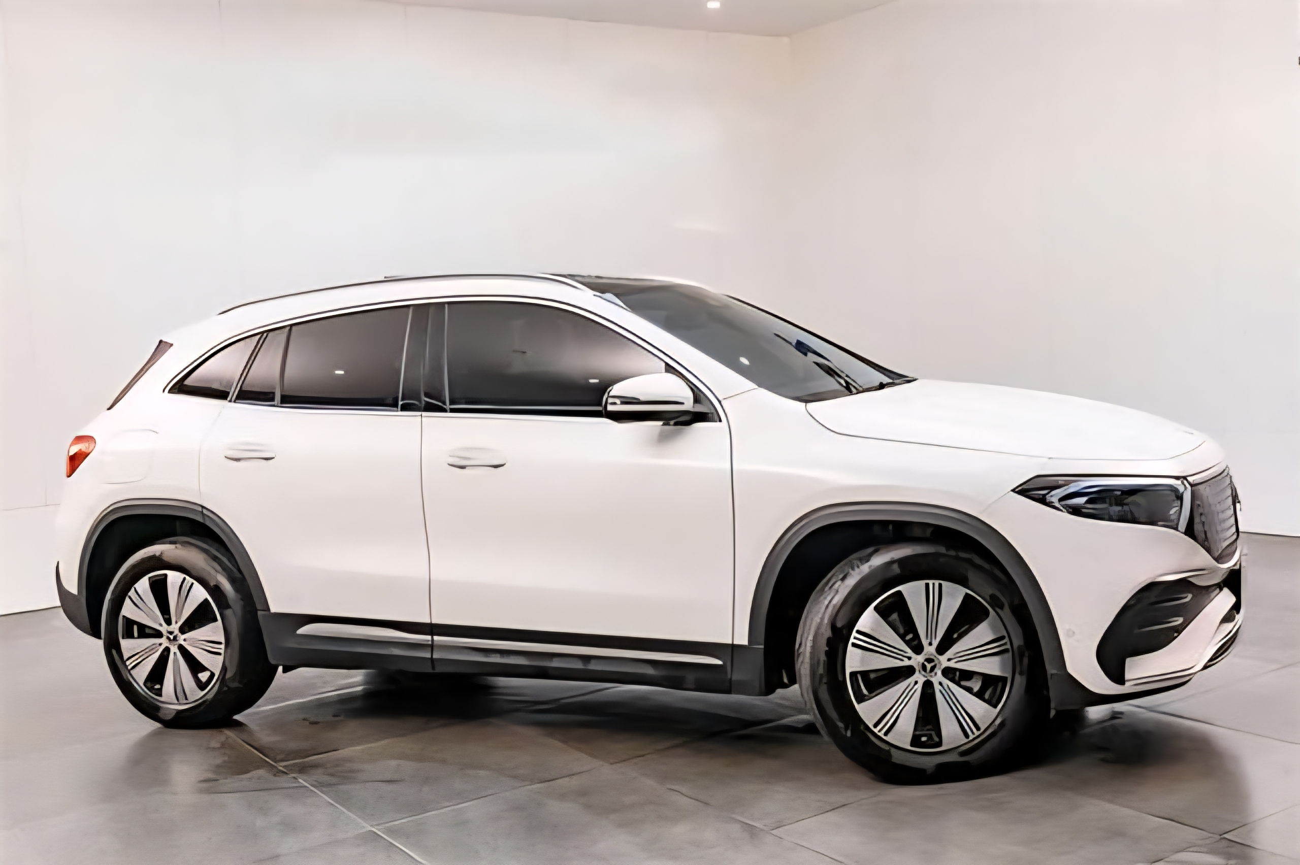 Mercedes EQA 260