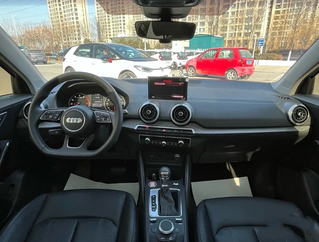 Audi Q2L 35TFSI 5