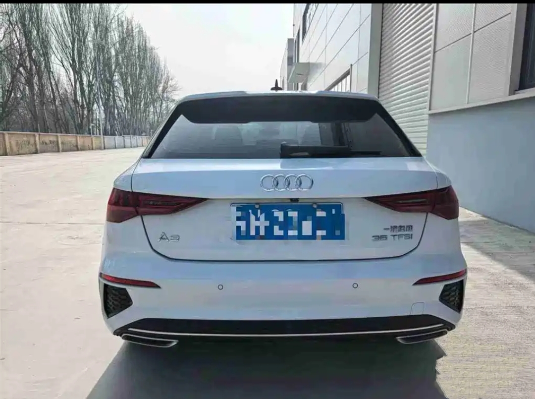 Audi **2022 Audi A3 Sportback 35 TFSI · ICE** 2