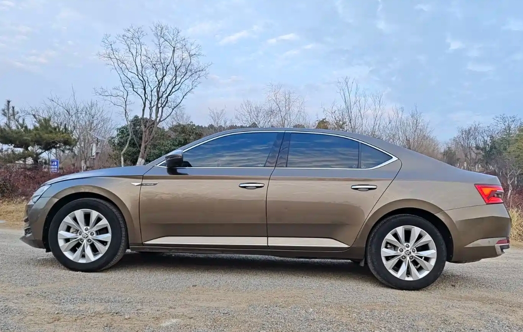 N_A Skoda Superb TSI280 DSG Comfort 2