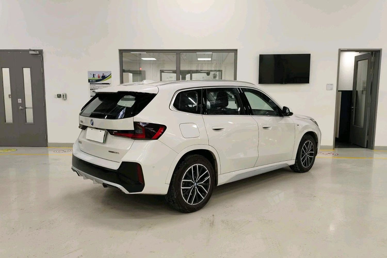 2025 BMW iX1 eDrive25L M Sport 2