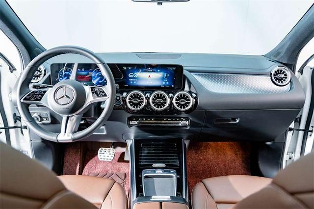 Mercedes EQA 260 3