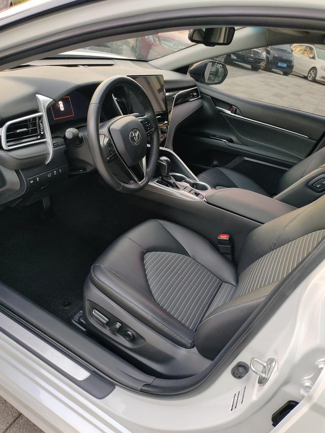 Toyota Camry 2.0S Knight Edition 5