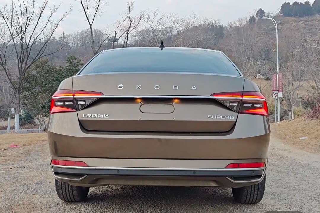 N_A Skoda Superb TSI280 DSG Comfort 3